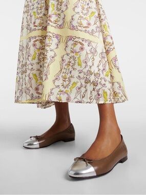 Tory Burch Taupe Cap Toe Ballet Flats Shoes 7.5 Silver Metallic Bow